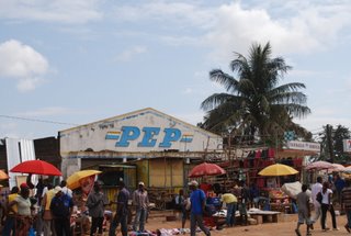 Straenszene in Maputo - PEP Store