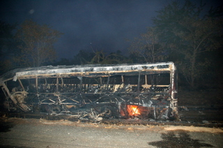 Brennender Bus im Mikumi NP