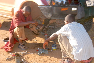 Automechaniker bei Lamadi